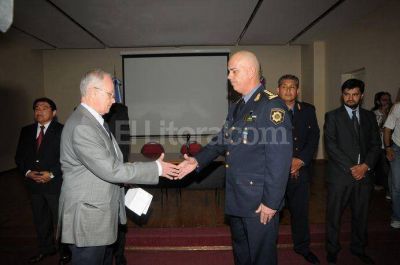 Sola asumi� como nuevo jefe de la Polic�a de Santa Fe