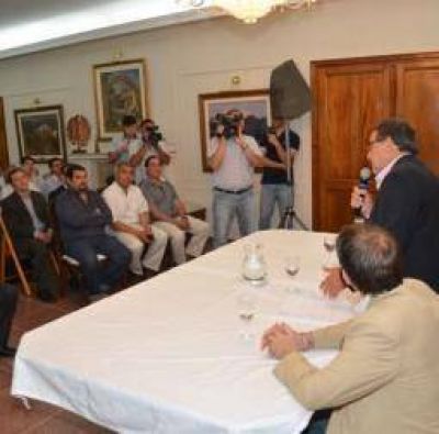 Beder Herrera auxili� al sector oliv�cola con 20 millones de pesos