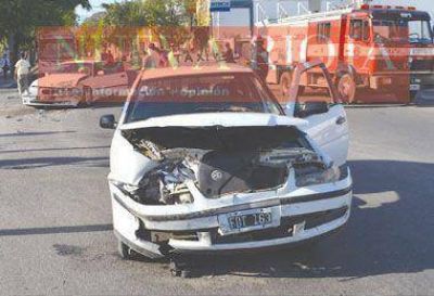 Tremendo impacto entre autos dej� como saldo dos heridos
