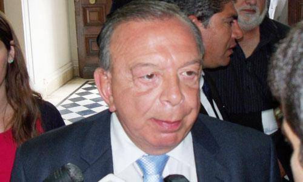 El gobierno apura para el martes el debate por la suba de tasas