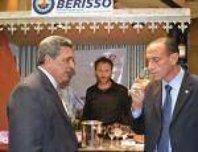 Di Sabatino firm� un Berisso: El Vino de la Costa protagonista de la muestra �Buenos Vinos� para el desarrollo agropecuario