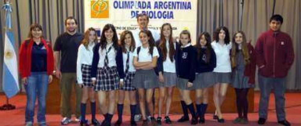 Estrada, Rosario y C�neva participaron en las Olimpiadas de Biolog�a a nivel nacional