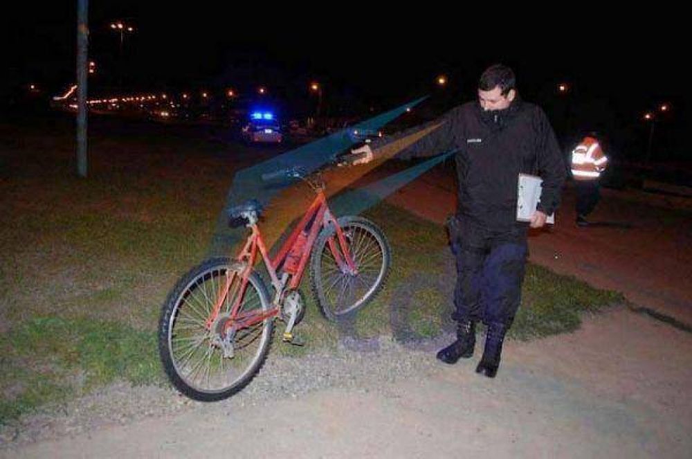 Menor en bicicleta termin� con fractura de clav�cula tras ser embestido