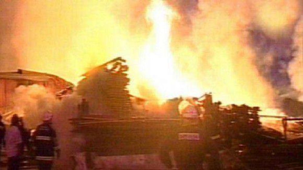 Cien por ciento de p�rdidas tras un incendio en un aserradero