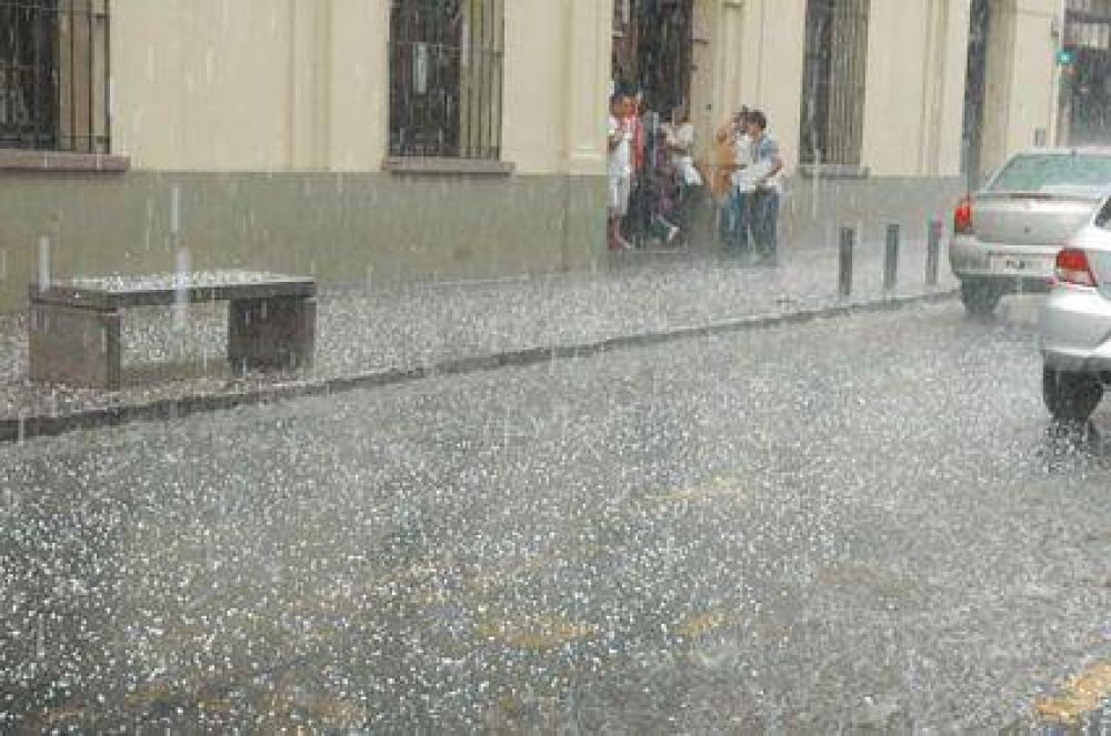 Sorprendi� a los juje�os  Fuerte tormenta de granizo 