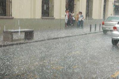 Sorprendi� a los juje�os  Fuerte tormenta de granizo 