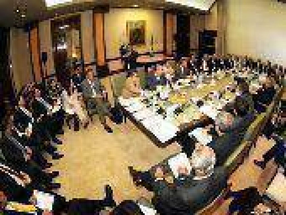 Repaso de agenda en reuni�n de gabinete del gobierno provincial