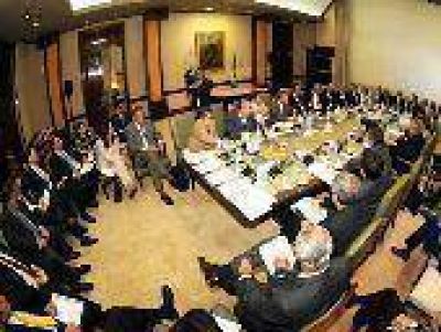 Repaso de agenda en reuni�n de gabinete del gobierno provincial