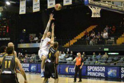 Pe�arol sigue ganando