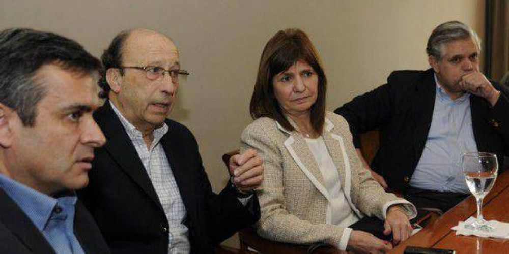 Busca despertar el PD negando la reforma de la CP y dando un "grito federal" junto a Bullrich y Murphy