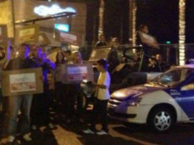 Esperanto suma pol�mica: ahora protestaron los empleados del local