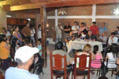 El intendente se reuni� con vecinos de Villa del Carmen 