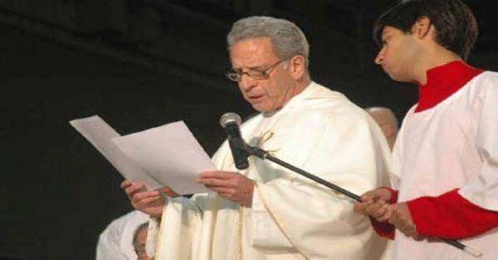 Al que buscaban los militares era a�Bonete morado�(Angelelli) dijo el padre Queirolo