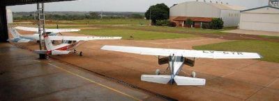 El desaf�o de ser piloto de avi�n en la tierra colorada