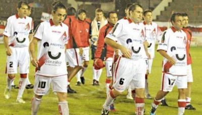 Guaran�, pasado por agua y por goles