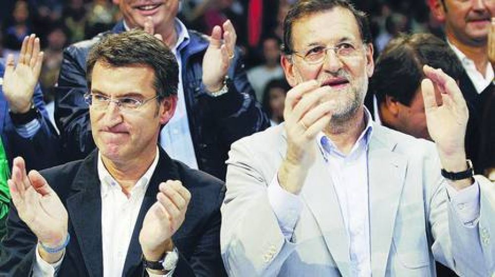 Votan vascos y gallegos en un examen clave para Rajoy