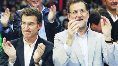 Votan vascos y gallegos en un examen clave para Rajoy