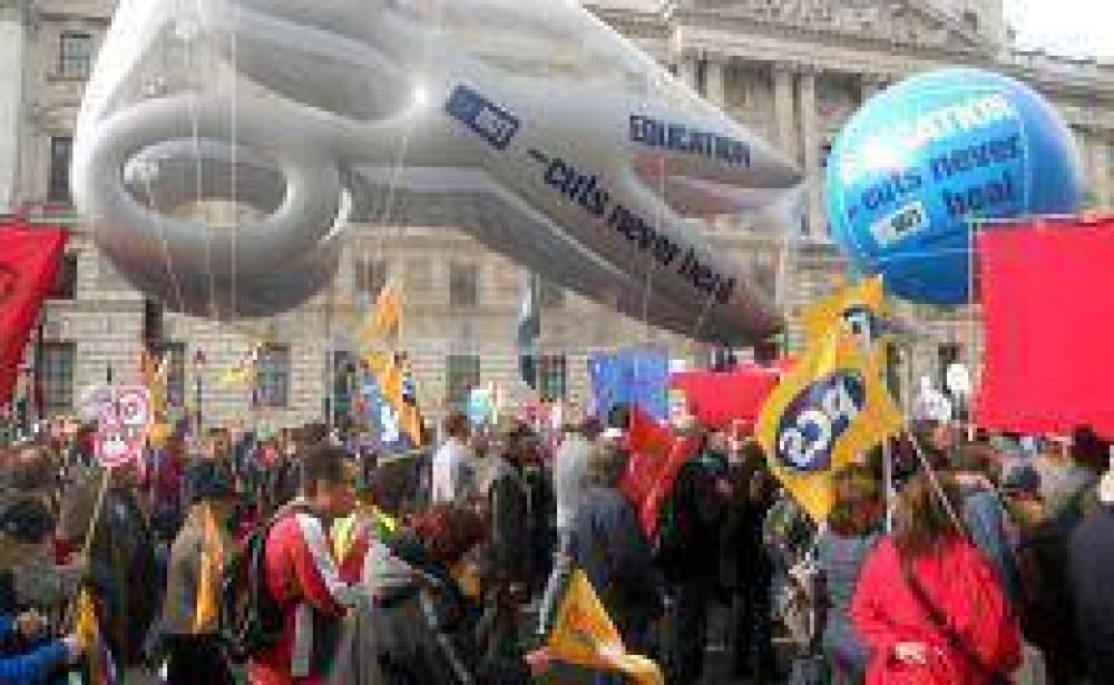 Protestas en Inglaterra e Italia contra los ajustes