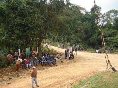 Sin detenidos ni pistas en la causa del triple crimen de Acambuco