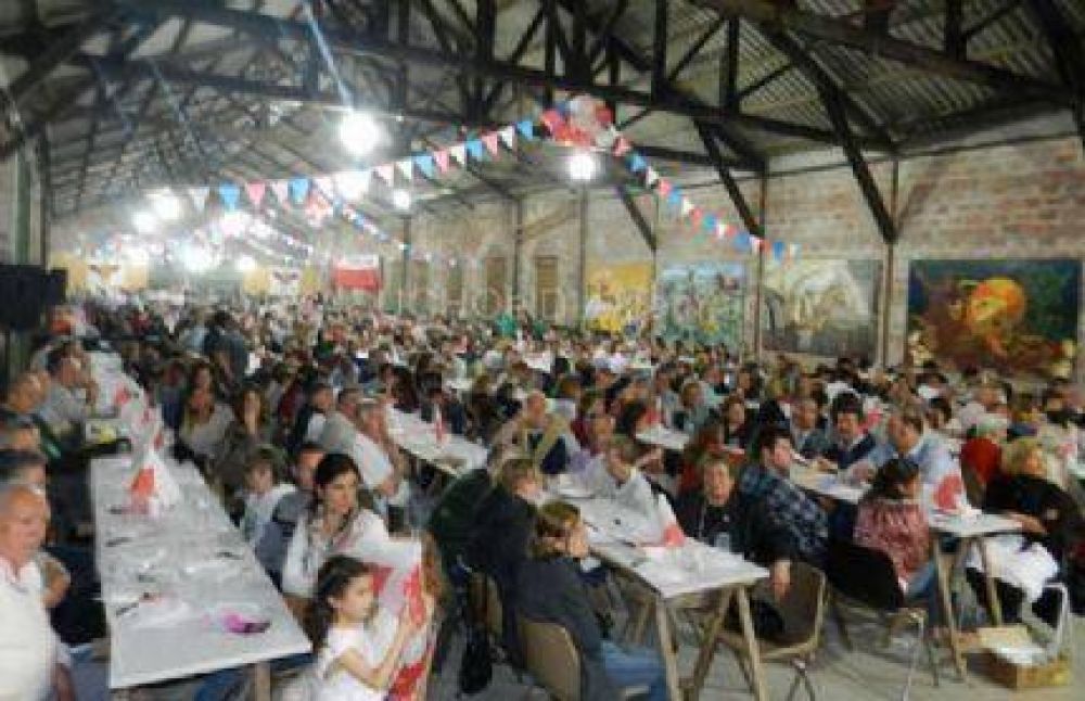 Radicales marplatenses junto al Intendente Pablo Zubiaurre en celebraci�n ayacuchenses