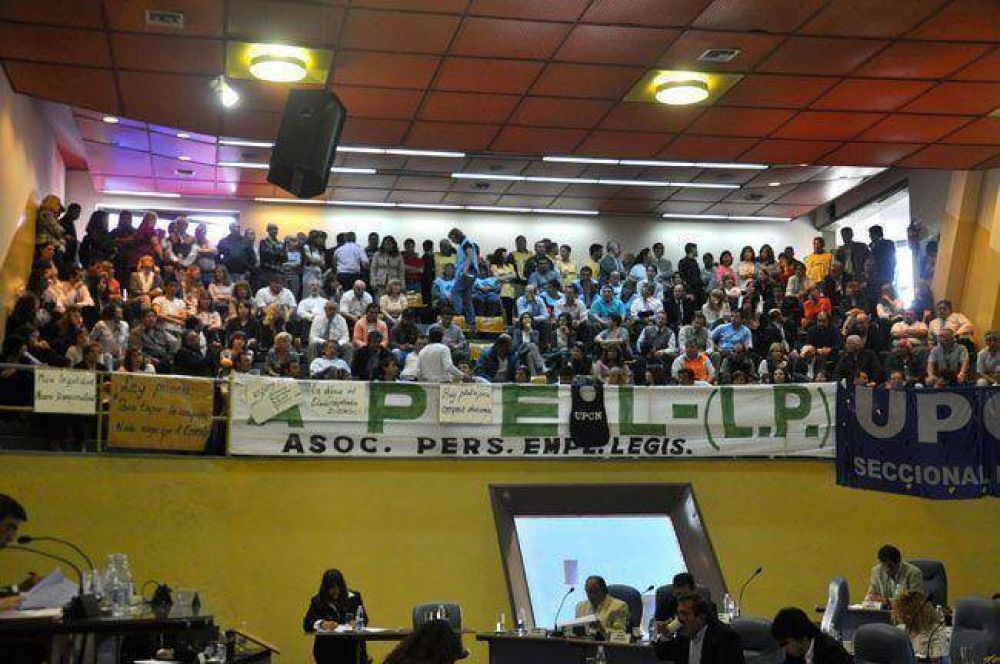 El bloque del PJ recibe a la Intersindical