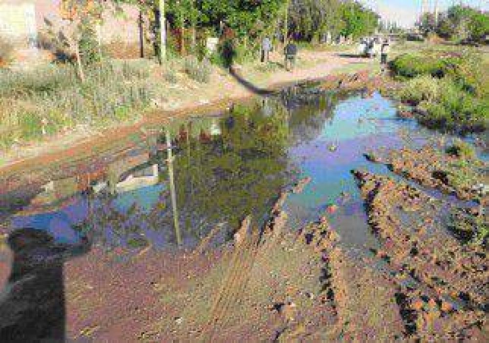 Detectan desborde cloacal en el barrio Provincias Unidas 