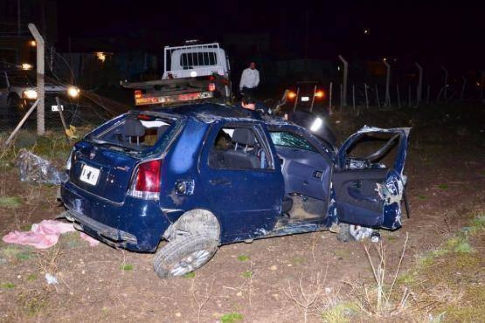 En incre�ble vuelco salen ilesos