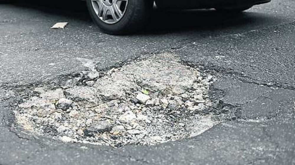 Pozos en las calles: prometen que tapar�n 3.400 en un mes