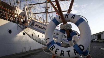 Los marineros ser�n evacuados y llegar�n al pa�s el mi�rcoles