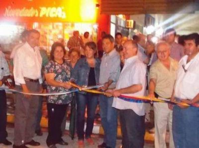 El Intendente inaugur� un tramo de pavimento