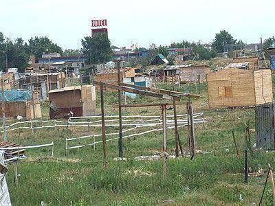  LOMAS | VENCE EL PLAZO PARA LAS NEGOCIACIONES    Sigue la construcci�n de viviendas en el predio de Camino Negro