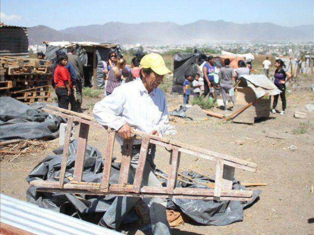 M�s de 25 familias de Sol del Oeste fueron desalojadas