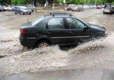 La lluvia complic� a los transe�ntes en Neuqu�n 