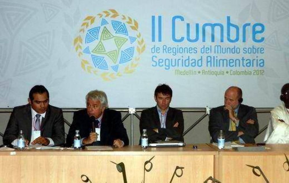 De la Sota �vendi� Paicor y Boleto Educativo en Colombia