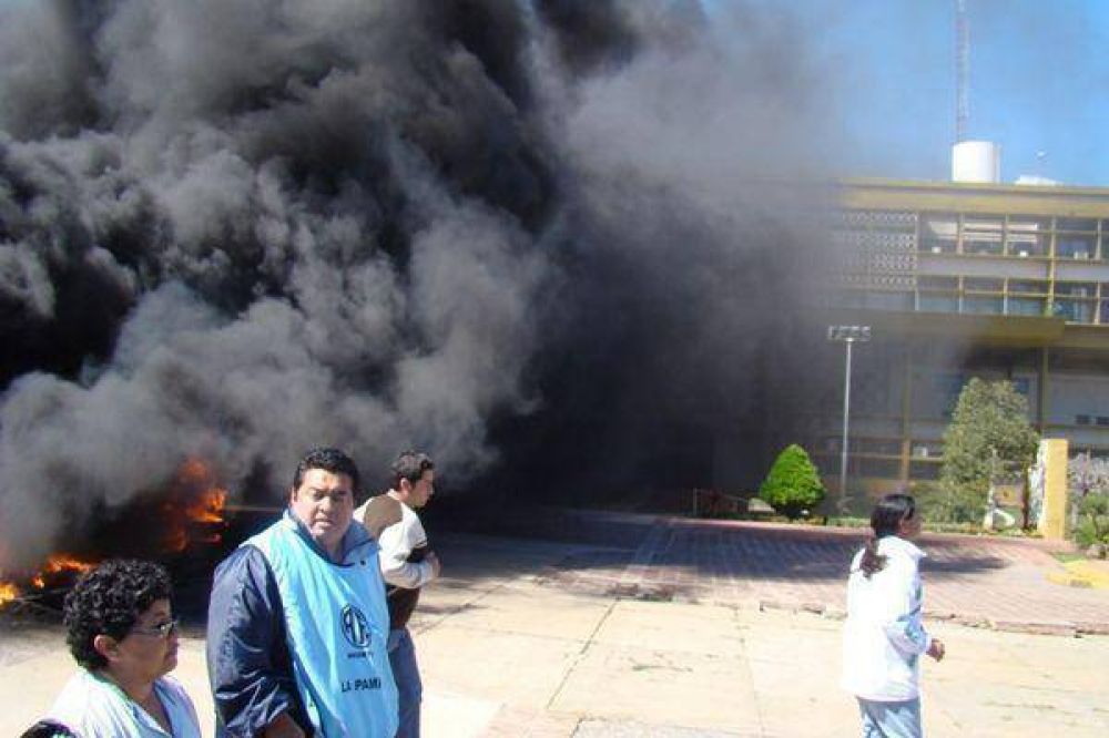  Casa de Gobierno ofert� devolver los descuentos de los d�as de paro