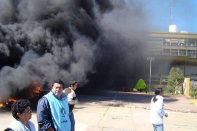  Casa de Gobierno ofert� devolver los descuentos de los d�as de paro