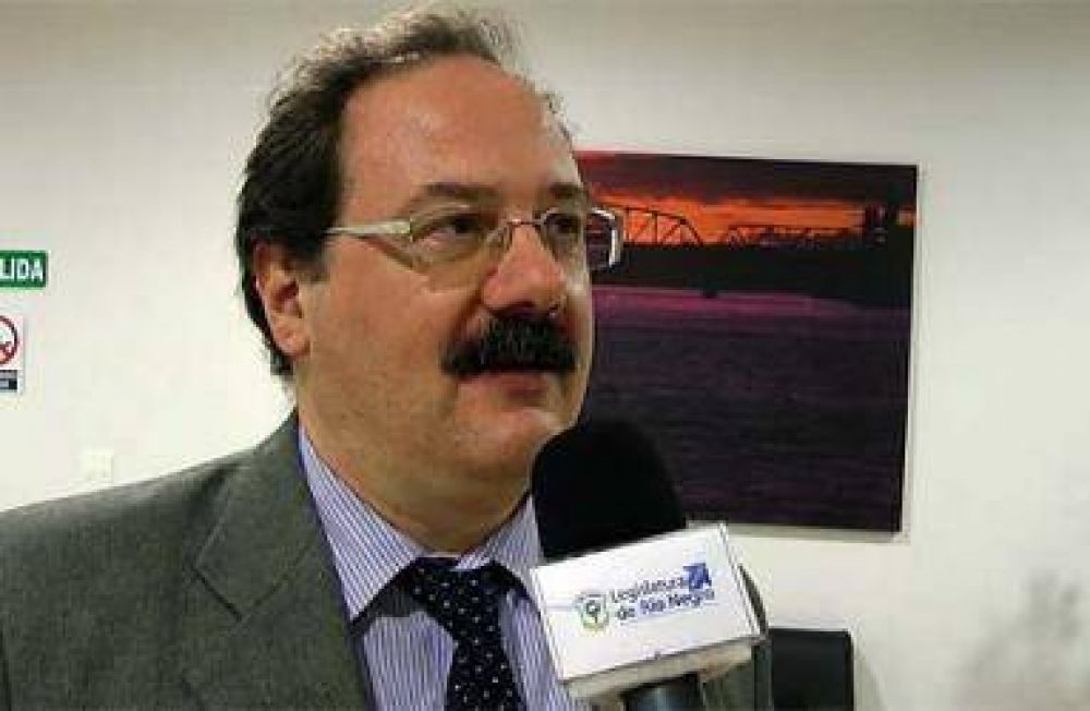 El ministro de Salud visit� la Legislatura