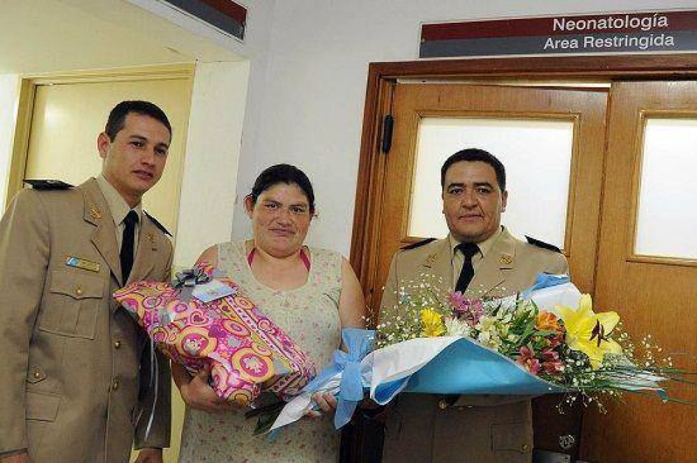 Tigre: Un nacimiento en el r�o