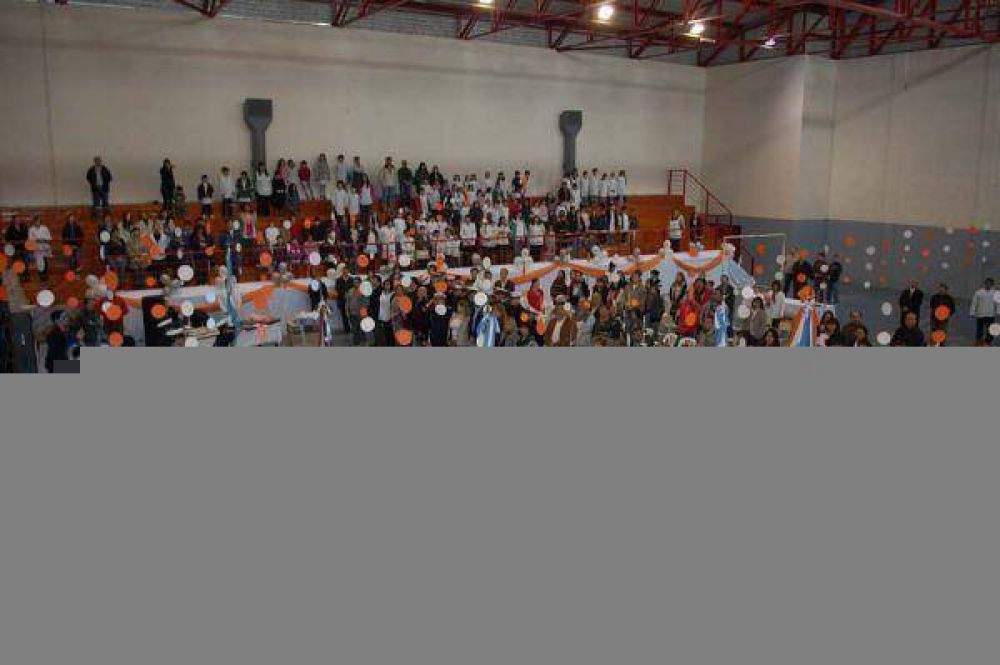 La Escuela n� 2, primera instituci�n educativa de la ciudad, celebr� 90 a�