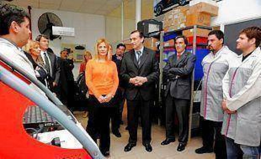 Provincia firm� convenio para capacitaci�n de la educaci�n t�cnica