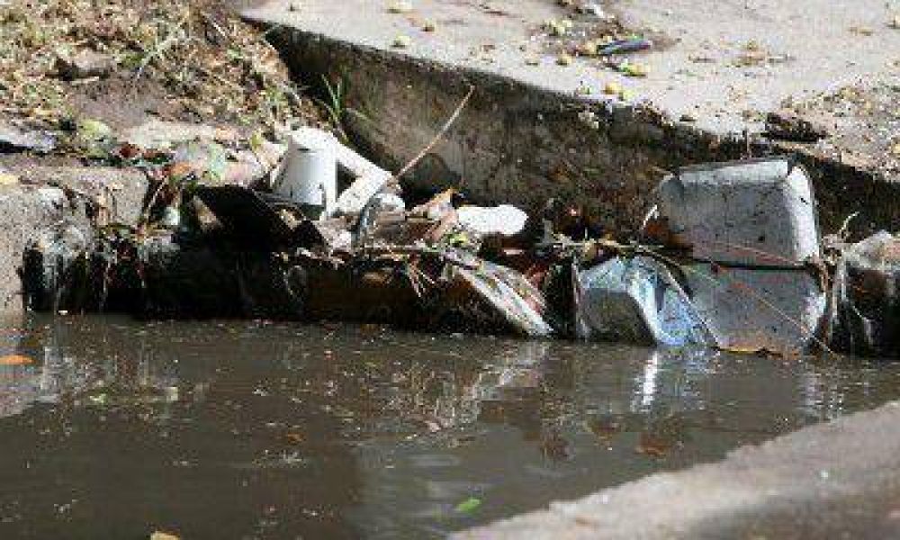 Calles inundadas, cauces y acequias desbordadas