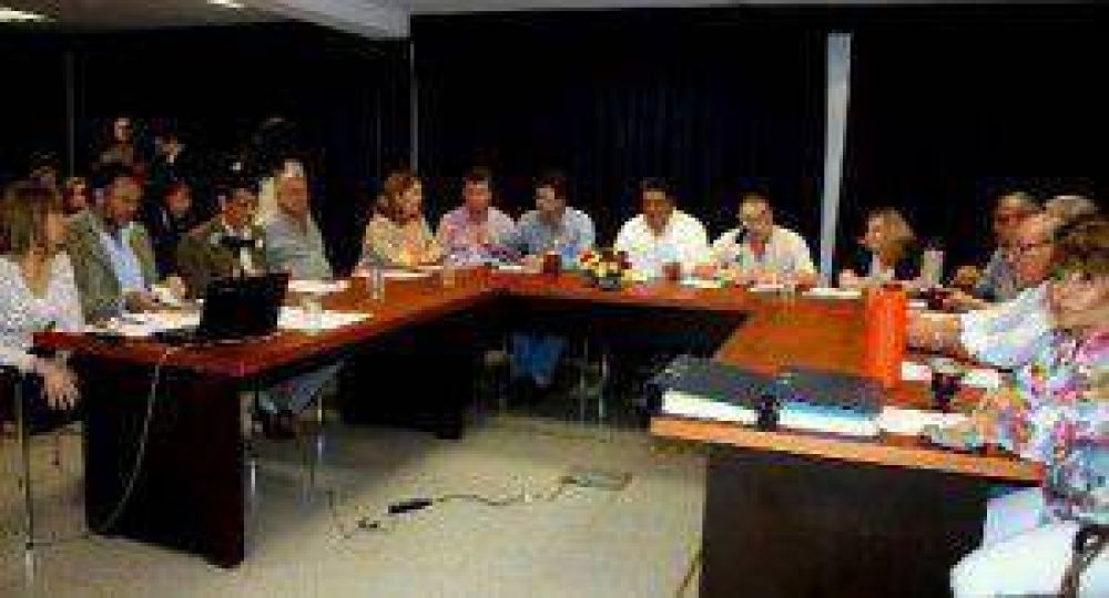 Comisiones firmaron dictamen para consolidar en el Digesto Jur�dico de Misiones las leyes sancionadas en 2012