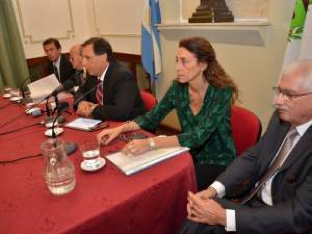 Arag�n dej� el gabinete de Ponce
