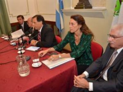 Arag�n dej� el gabinete de Ponce