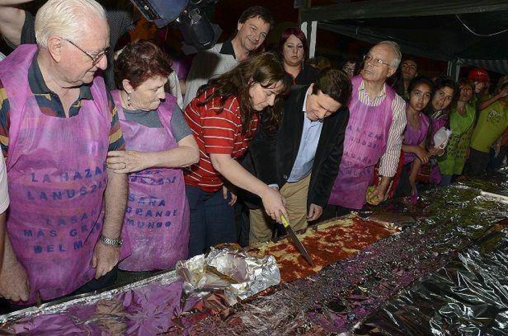 EL INTENDENTE DE LAN�S ASISTI� INVITADO POR SUS ORGANIZADORES EN ESTE ACONTECIMIENTO SOLIDARIO