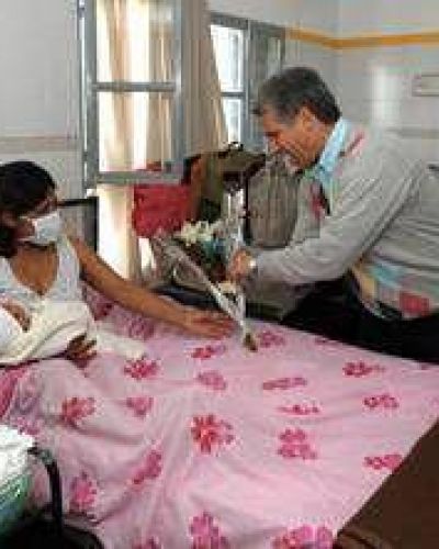 Poggi salud� a las madres internadas en el Hospital San Luis
