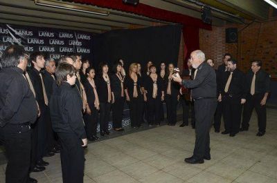 Lan�s: se realiz� el trig�simo tercer encuentro coral de m�sica popular