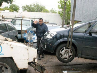 Secuestran autos y motos en operativo