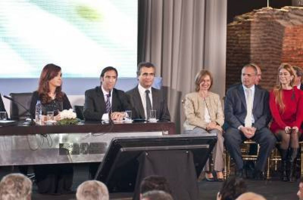 Buzzi particip� del acto junto a la Presidenta