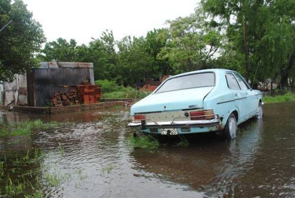 Cortes de luz, anegamientos y evacuados tras la tormenta: cayeron 90 mil�metros, hubo fuertes vientos y descargas electromagn�ticas
